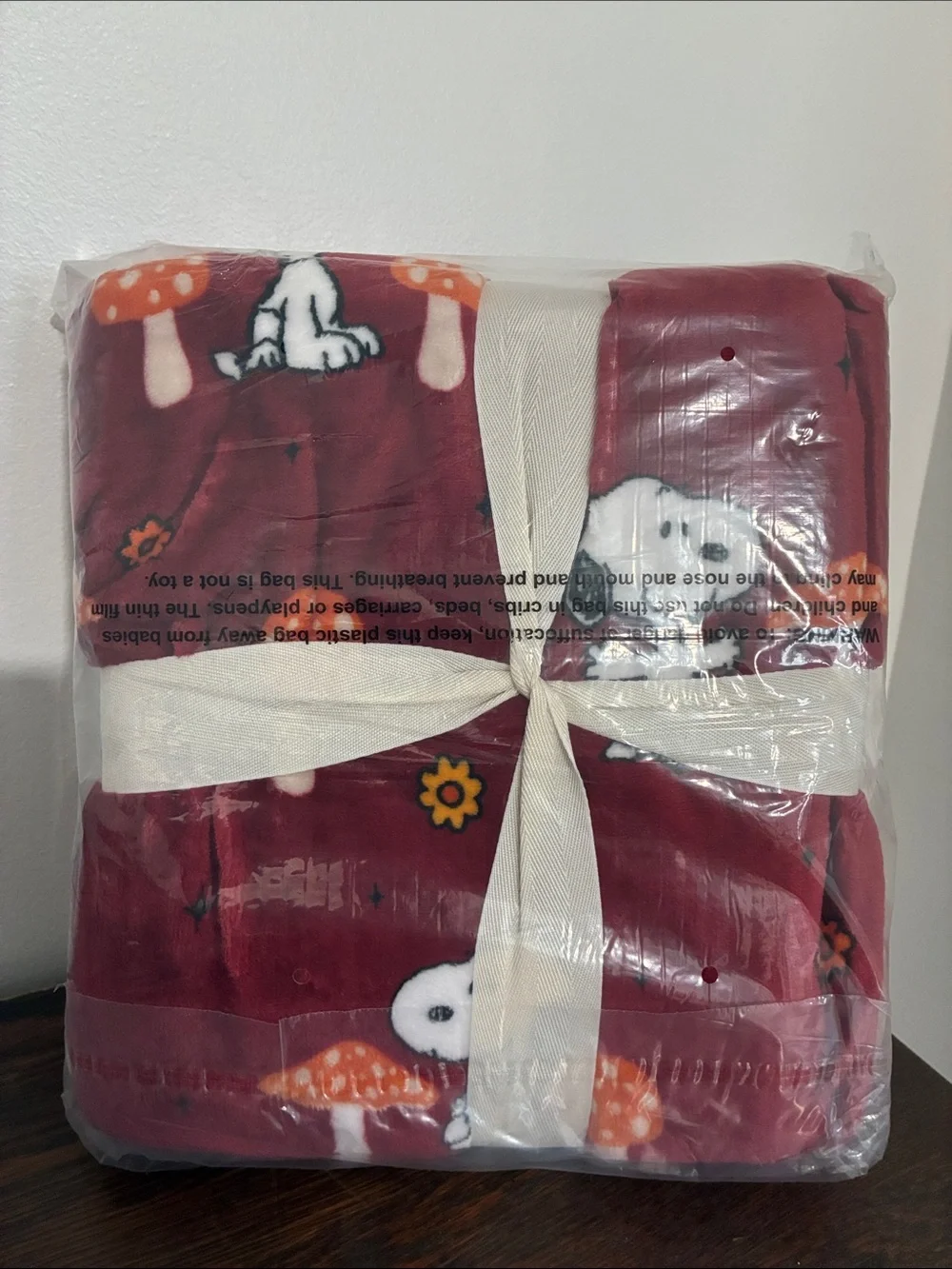 NWT-BERKSHIRE- Peanuts- Snoopy- Red Fall Mushroom VelvetSoft Blanket 55x70